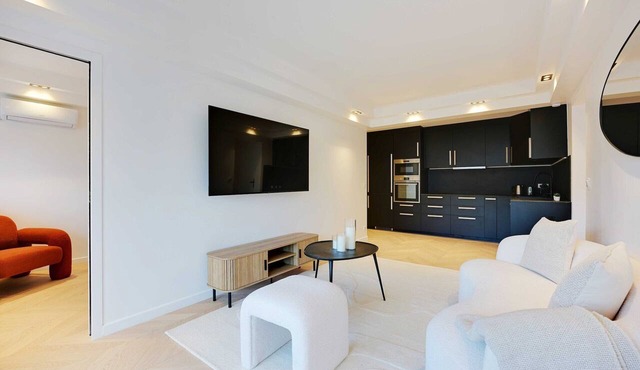 Charming Apt with AC & balcony