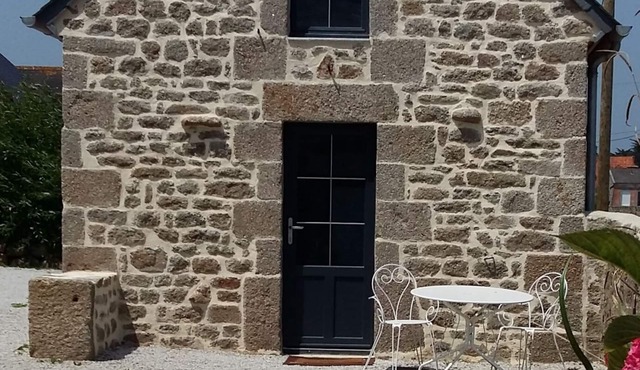 Charming authentic gîte for 2, between Barfleur and St Vaast