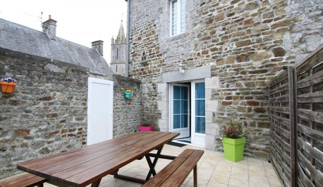 Charming Beachside Home with Terrace, BBQ, and Baby Equipment in Hauteville-sur-Mer