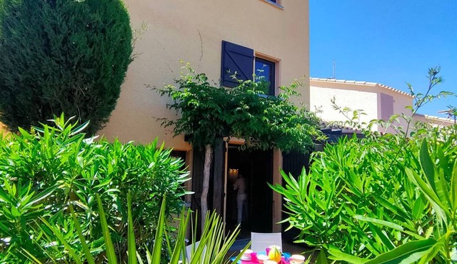 Charming cottage Canet, near beach, quiet, private parking