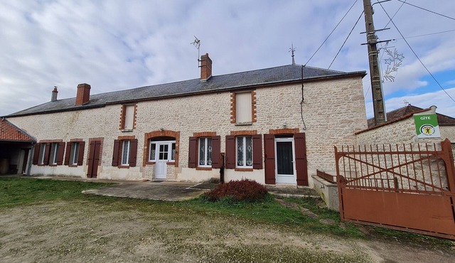 Charming Cottage with Garden, Near Paris & Orléans