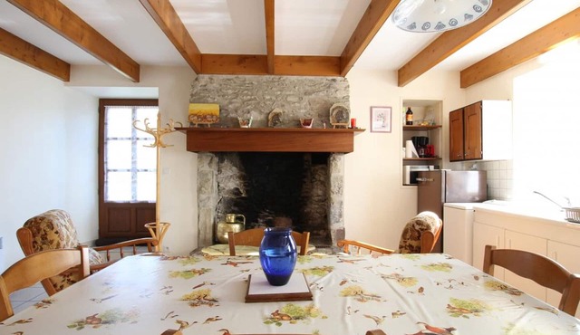 Charming cottage near beaches with private garden, pets allowed
