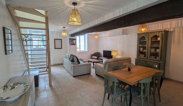 Charming cottage near Orléans with private garden and parking
