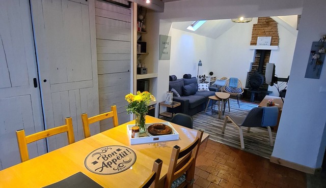 Charming Cottage with Garden in Loire, Near Châteaux, Pets Welcome