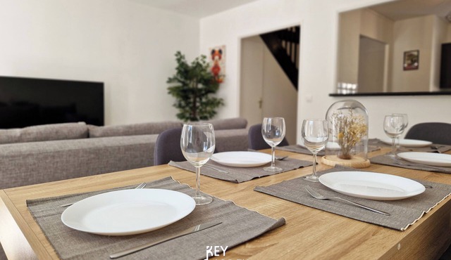 Charming house for 10 near Disneyland Paris and Val d’Europe.