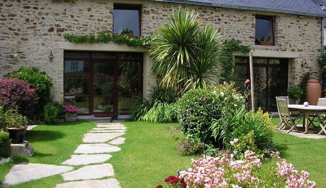 Charming Renovated Cottage in Brière Park with Garden, Near Guérande