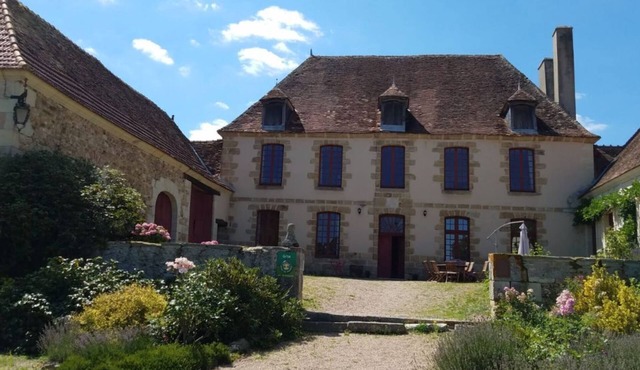 Charming gîte Domaine des Glycines heated pool Lussat Limousin 6-12 pers