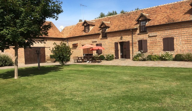Charming gîte on a farm surrounded by nature. Shared pool in summer