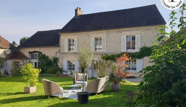 Charming gîte with garden and fireplace