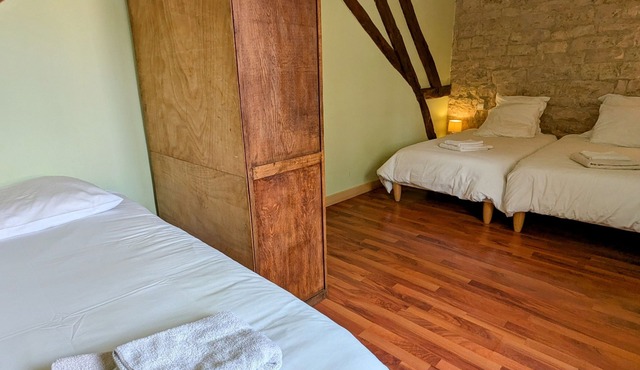 Charming gîte in a quiet lane in the heart of a wine-growing village with SPA