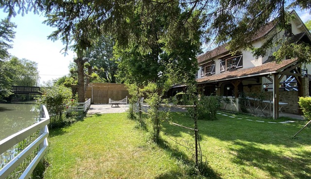 Charming Gîte/Guinguette, by the River