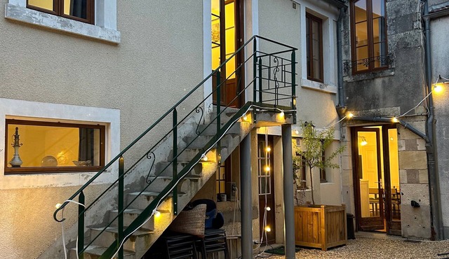 Charming House at the Foot of the Ramparts, City Center, Courtyard, Balcony, Free Parking