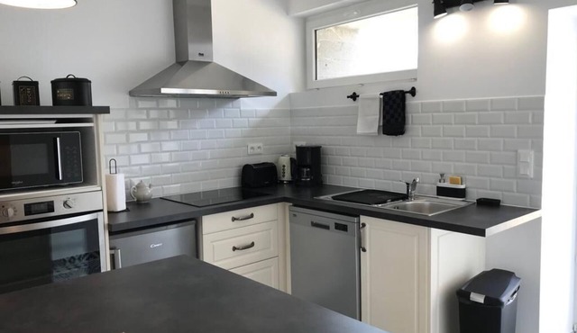 Charming house in the heart of village, private terrace, quiet shared courtyard