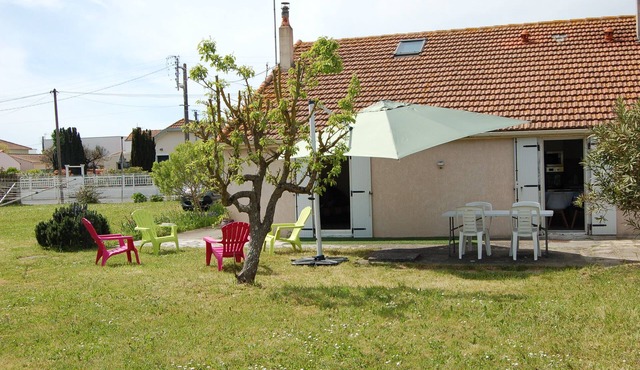 Charming house with garden 5 min walk from the beach and 10' from the shops!