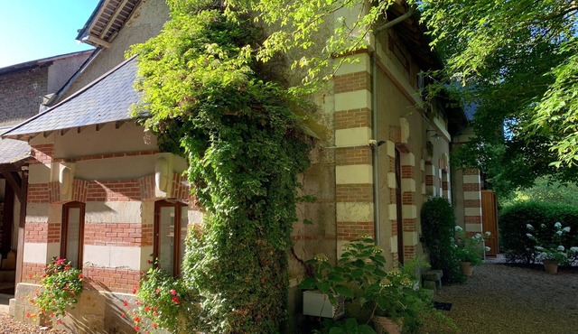 Charming house sleeps 14 in magnificent chateau grounds