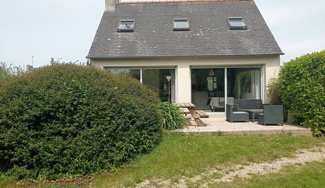 Charming house 150 m from the beach, enclosed garden, parking.