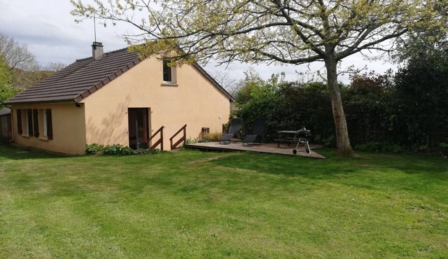 Charming house in Portbail with private garden, pets allowed, parking