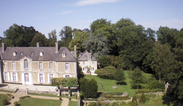 Charming house in the park of a historic monument castle