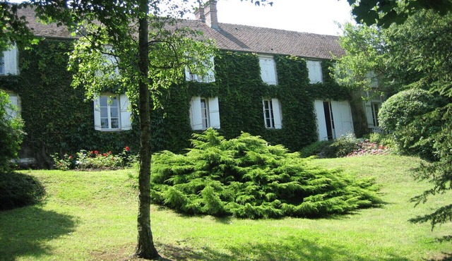 Charming house in the forest of Fontainebleau in a village of character