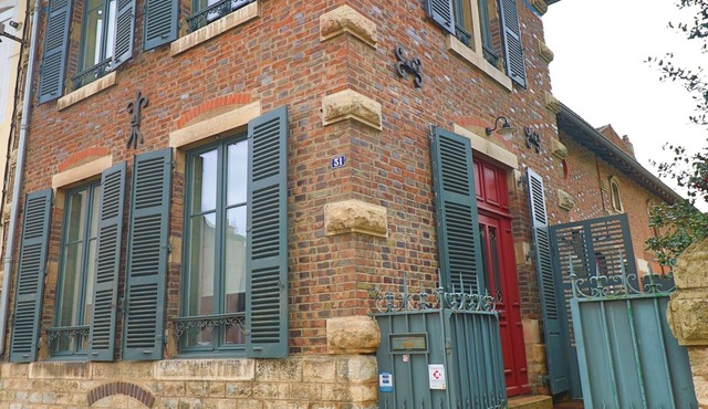 Charming house located a stone's throw from the to