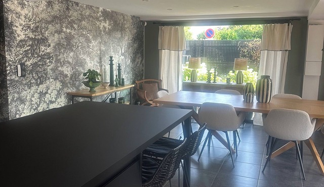 Charming house over 220 m2 with swimming pool in town center