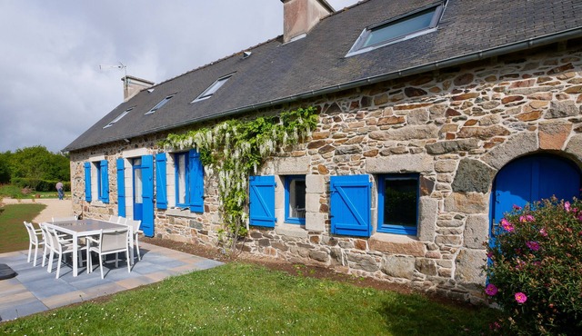 Charming house, quiet, 10 minutes walk from the Trieux and the GR34.