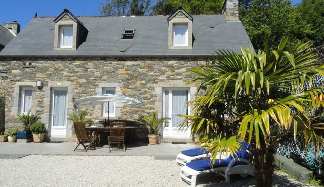 Charming house with fireplace and private garden
