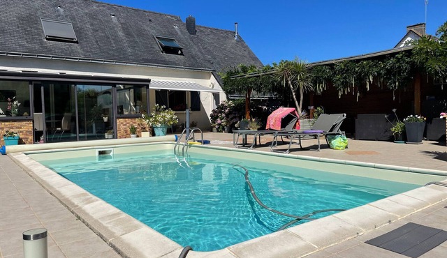 Charming House with Heated Pool, Near Beaches & Guérande, Sleeps 9
