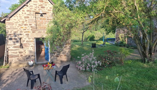 CHARMING LITTLE COTTAGE IN THE HEART OF NATURE