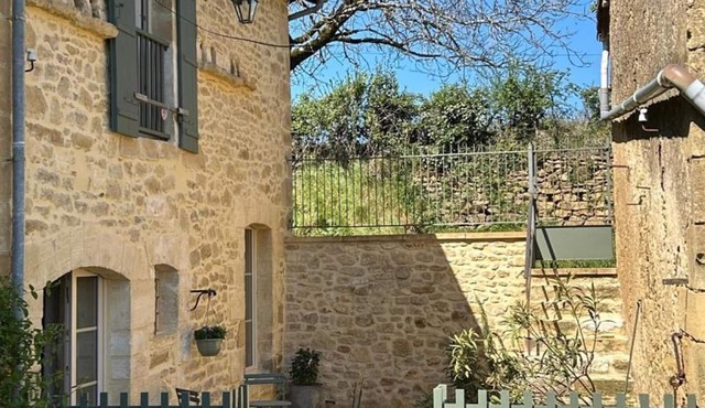 Charming lodging with AC and parking - 4 guests