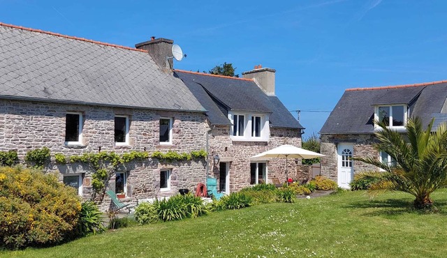 Charming longhouse by the sea