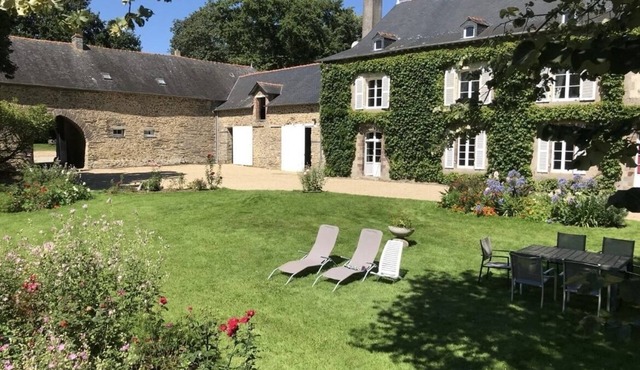 Charming manor house among peaceful surroundings
