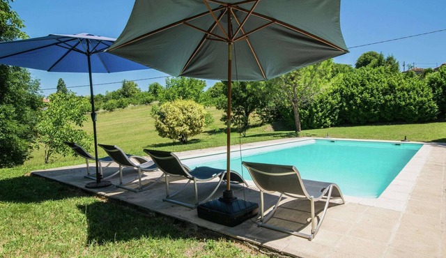 Charming, modernised, authentic farmhouse in Bourg-De-Visa with Pool