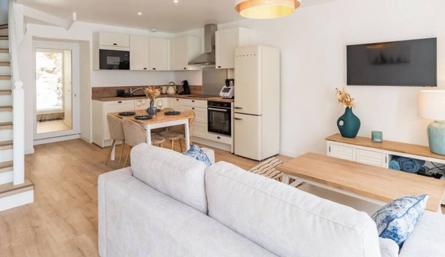 Charming new house with terrace, Port du Legue