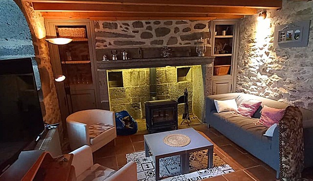 Charming Oliabou Gîte - Mountain View, Private Terrace & Wi-Fi