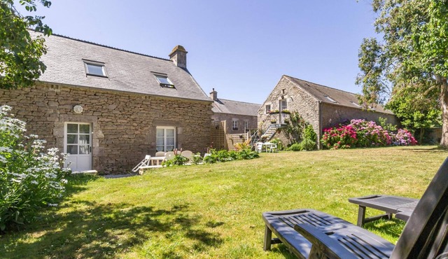 Charming quiet house with garden, near Barfleur