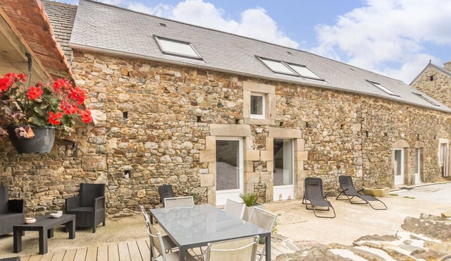 Charming rental in La Hague with private garden, pets allowed