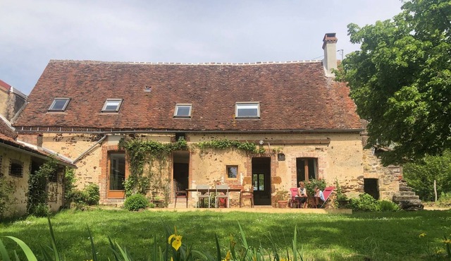 Charming restored Burgundian farmhouse, located 3 km from Toucy (<2h from Paris)