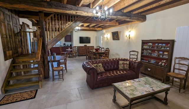 Charming Riverside Retreat, Near Loire's Treasures, Perfect for Families & Horse Lovers