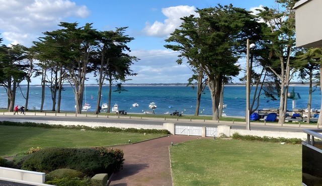 Charming Seafront Apartment in Le Croisic