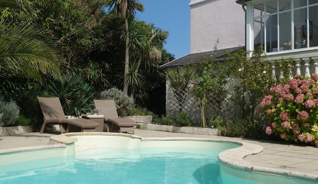 Charming seaside villa with pool-300 m close to a vast unspoilt beach