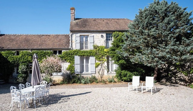 Charming self-contained suite in farmhouse