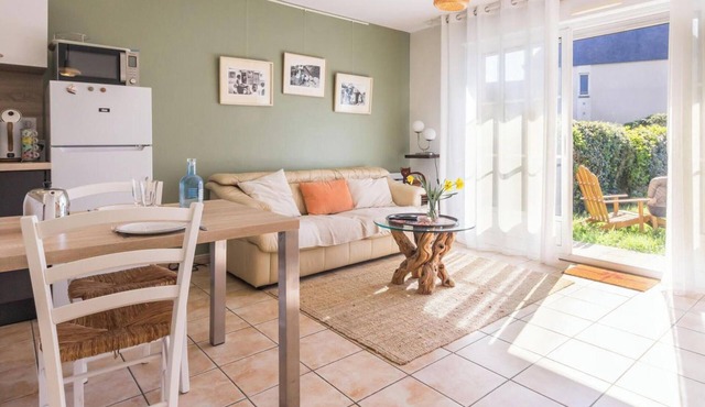 Charming South Garden Apartment, Pets Allowed, Parking, Barfleur