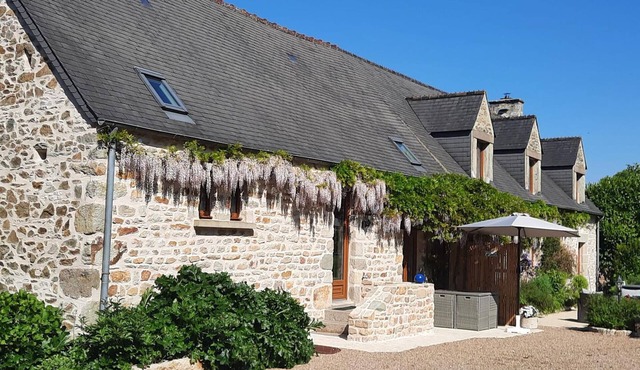 Charming stone cottage with garden, terrace, BBQ, near Cherbourg, sleeps 4, fully equipped