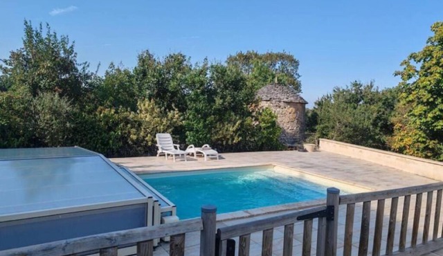 Charming stone cottage on the Compostelle pilgrimage route