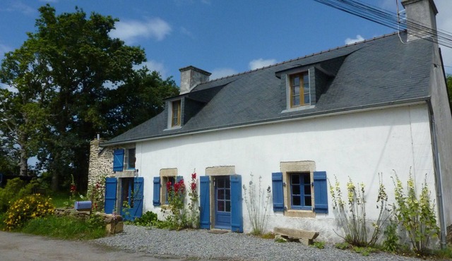Charming Stone House in a very Children Friendly village. Walk to harbor & Beach