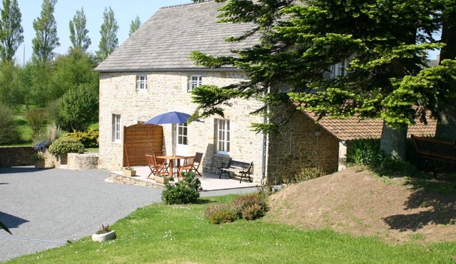 Charming stone house with garden near Barfleur
