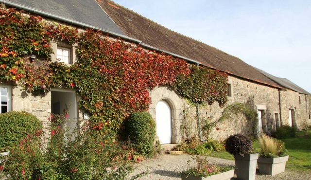 Charming studio at the Manor with private garden and WiFi