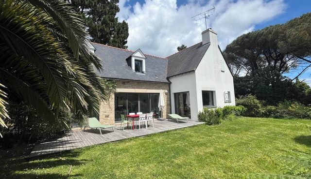 Charming vacation home in a quiet setting Town and beach within walking distance