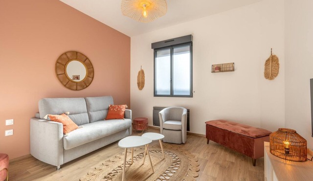 Charming Village House: 8 Guests, 4 Baths, Near Compiègne, AC, WiFi, Garage, All-Incl.